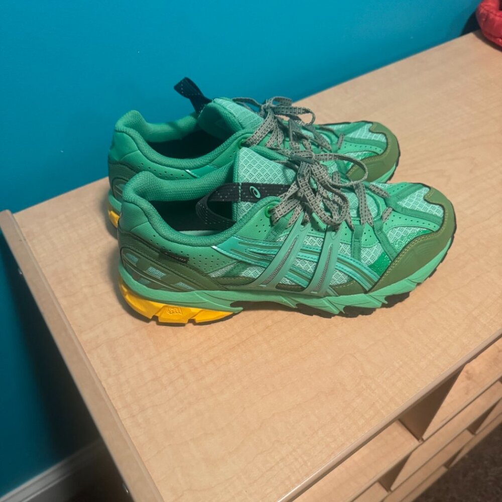 Asics sneakers - NWOB (M-7.5, W-9) - Picture 2 of 3